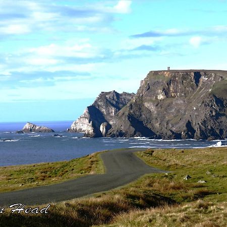 John Eoinin'S Bar And Accommodation Glencolumbkille Extérieur photo