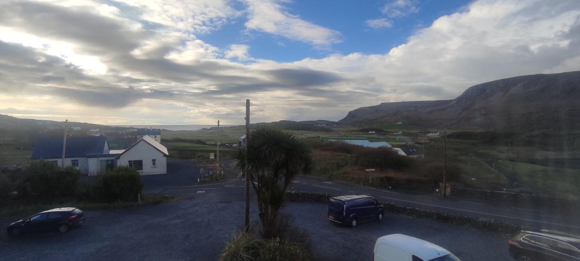 John Eoinin'S Bar And Accommodation Glencolumbkille Extérieur photo